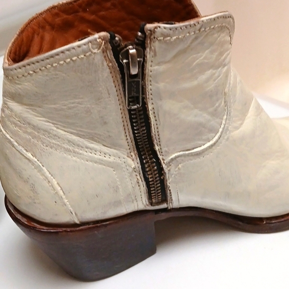 LUCCHESE ERIKA distressed BOOTIES, SIZE 9B - Picture 9 of 12